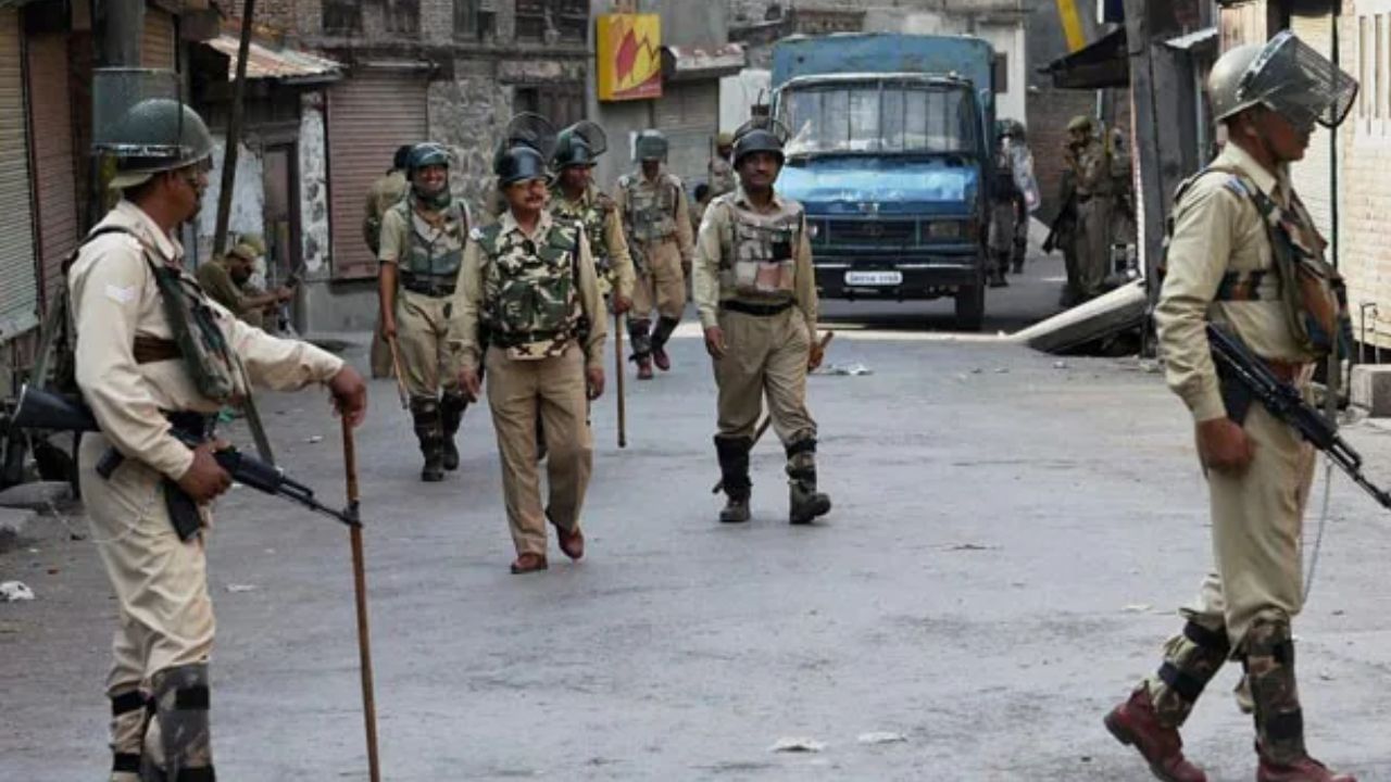 Terror Attack: কাশ্মীরে জঙ্গি হামলা, গুলিবিদ্ধ এক পুলিশকর্মী