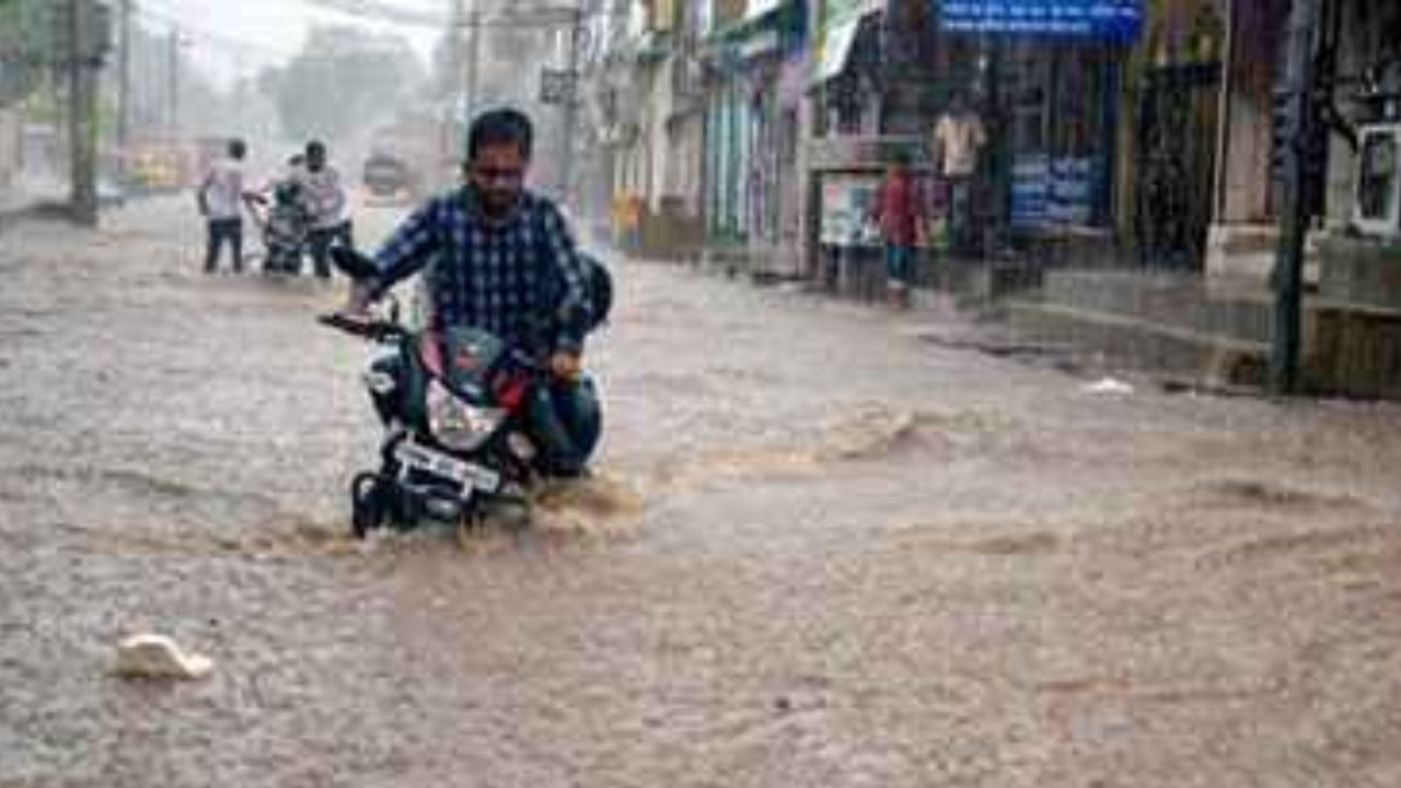 Heavy Rain: রাস্তা পরিণত হল নদীতে! জলমগ্ন 'মরু' রাজস্থান