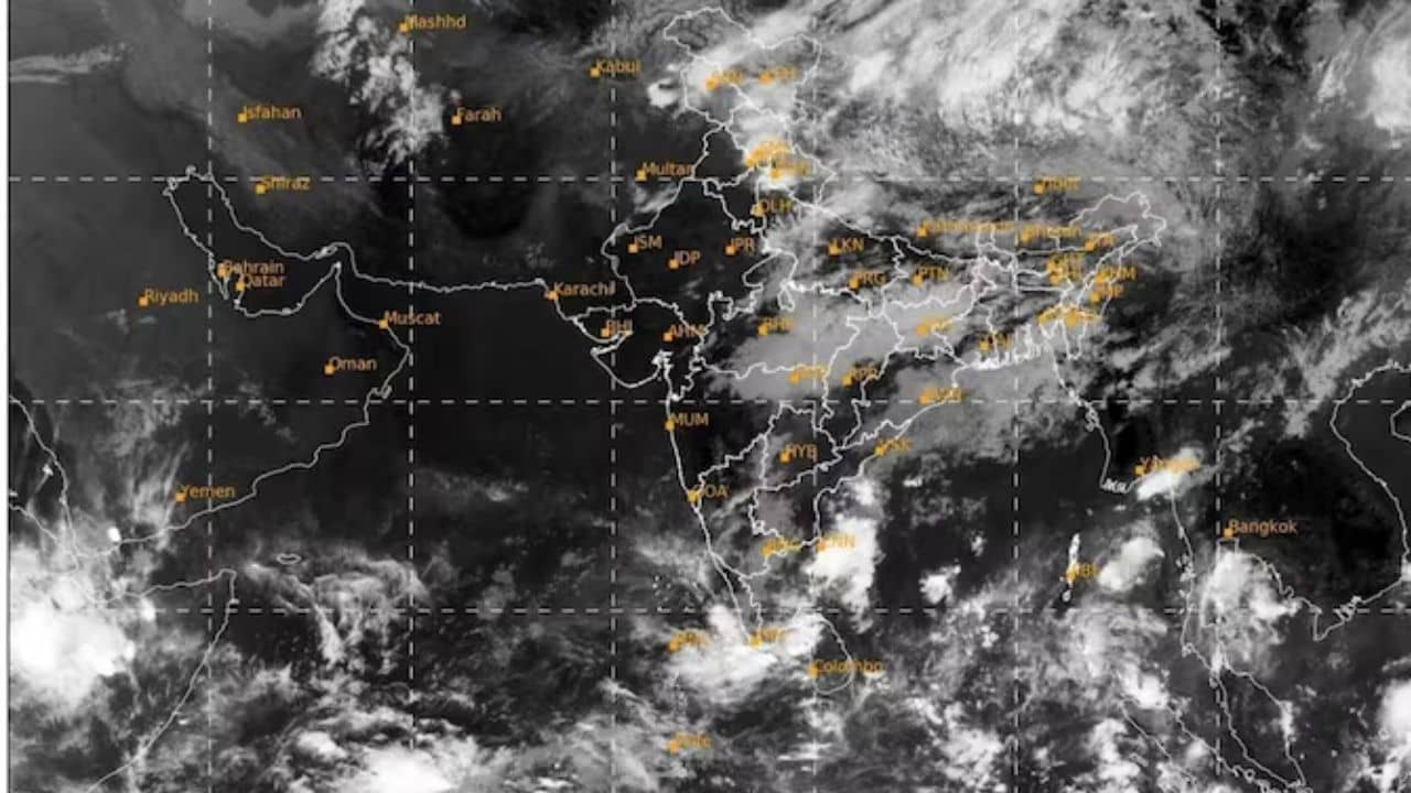 Bay of Bengal Cyclone Mocha: শক্তি বাড়িয়ে আজই গভীর নিম্নচাপ, মোখার জন্মের আগেই বাংলার জন্য খারাপ খবর হাওয়া অফিসের