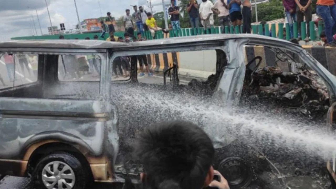 Bangladesh Accident: 'তীব্র গতিতে এঁকে-বেঁকে আসছিল ৪-৫টি বাইক', পদ্মাপাড়ে ভয়াবহ দুর্ঘটনার কারণ জানালেন চালক