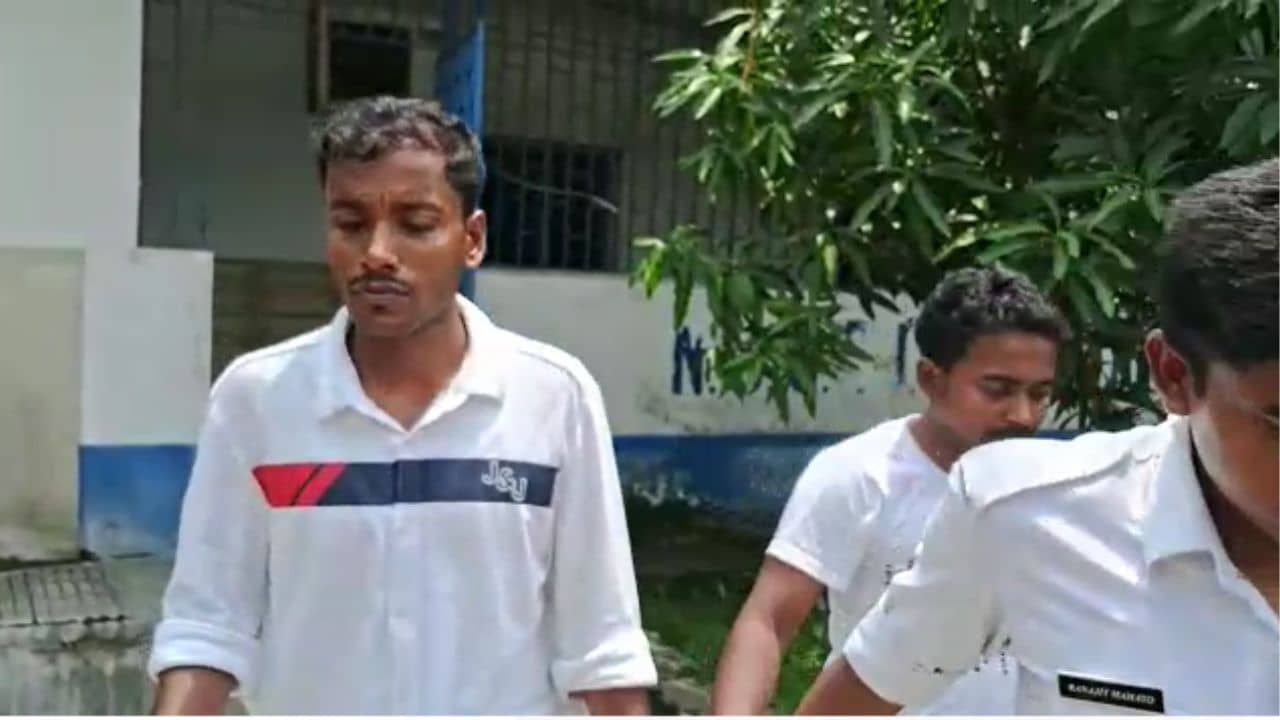 Kolkata Airport: চেকিংয়ের সময় যাত্রীর ব্যাগ থেকে ২ লক্ষ টাকা চুরি কলকাতা বিমানবন্দরে, গ্রেফতার সংস্থার ২ কর্মী