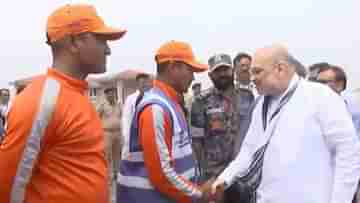 Amit Shah: বিপর্যয়-বিধ্বস্ত গুজরাট পরিদর্শন কেন্দ্রীয় স্বরাষ্ট্রমন্ত্রীর, দুর্গতদের সঙ্গে কথা বলে সাহায্যের আশ্বাস শাহের