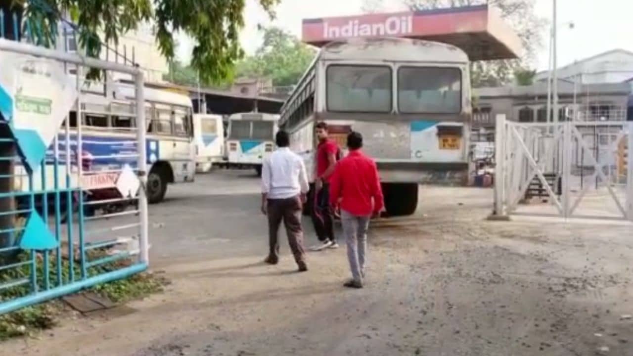 SBSTC: তুলে নেওয়া হচ্ছে একের পর এক সরকারি বাস, অভিষেকের নব জোয়ার-কেই কাঠগড়ায় তুলল বিজেপি