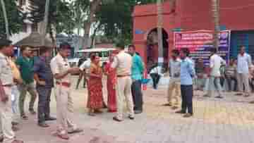 Balurghat: ৬-৭ দিন ধরে জ্ঞান নেই, চিকিৎসায় গাফিলতির অভিযোগ তুলতেই রোগীর পরিজনদের মারধরের অভিযোগ