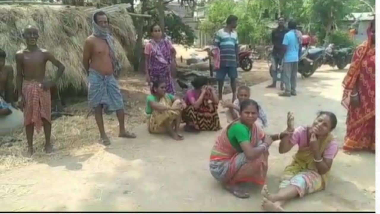 Bankura: ঘর থেকে উদ্ধার মেয়ের ঝুলন্ত দেহ, মাকে দুষছেন প্রতিবেশীরা, নেপথ্যে মর্মান্তিক কারণ