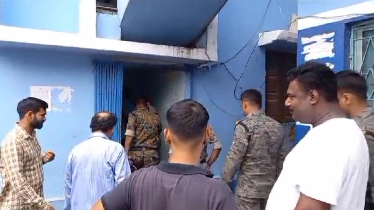 Panchayat Election: ISF প্রার্থীর মনোনয়ন জমা নেওয়ায় ভাঙড়ে মার সরকারি কর্মীকে, ক্ষোভ বাড়তেই রাতারাতি বসল সিসিটিভি