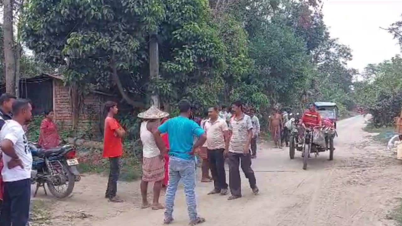 Panchayat Elections 2023: বিজেপি প্রার্থীর বাড়ি সামনে বোমা মারার অভিযোগ, তৃণমূল বলল ওটা চকোলেট বোমা