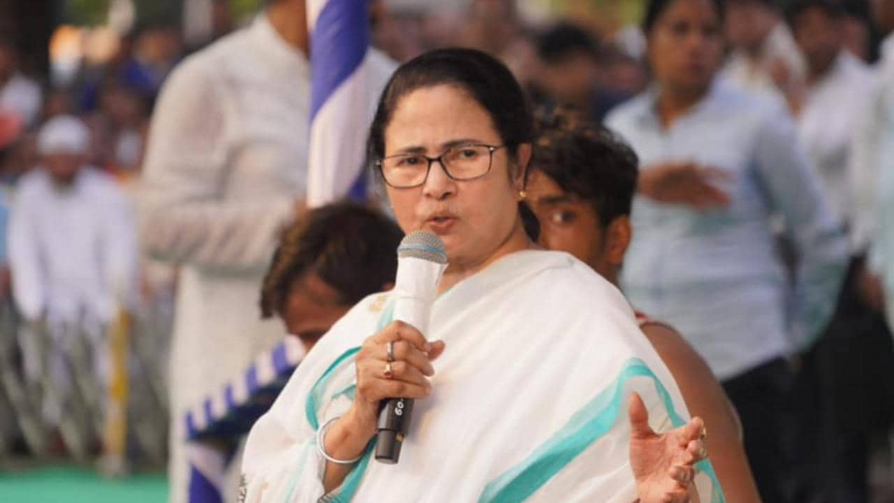 CM Mamata Banerjee: দুষ্টুমি করলে চড় মারুন, কোচবিহারে গিয়ে অধিকার দিলেন মমতা