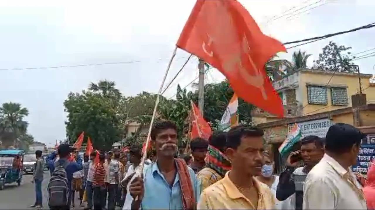 WB Panchayat Election 2023: আজ মনোনয়ন জমা দিতেন, তার আগেই ডাকাতি পরিকল্পনার অভিযোগে CPM নেতাকে তুলে নিল বীরভূম পুলিশ