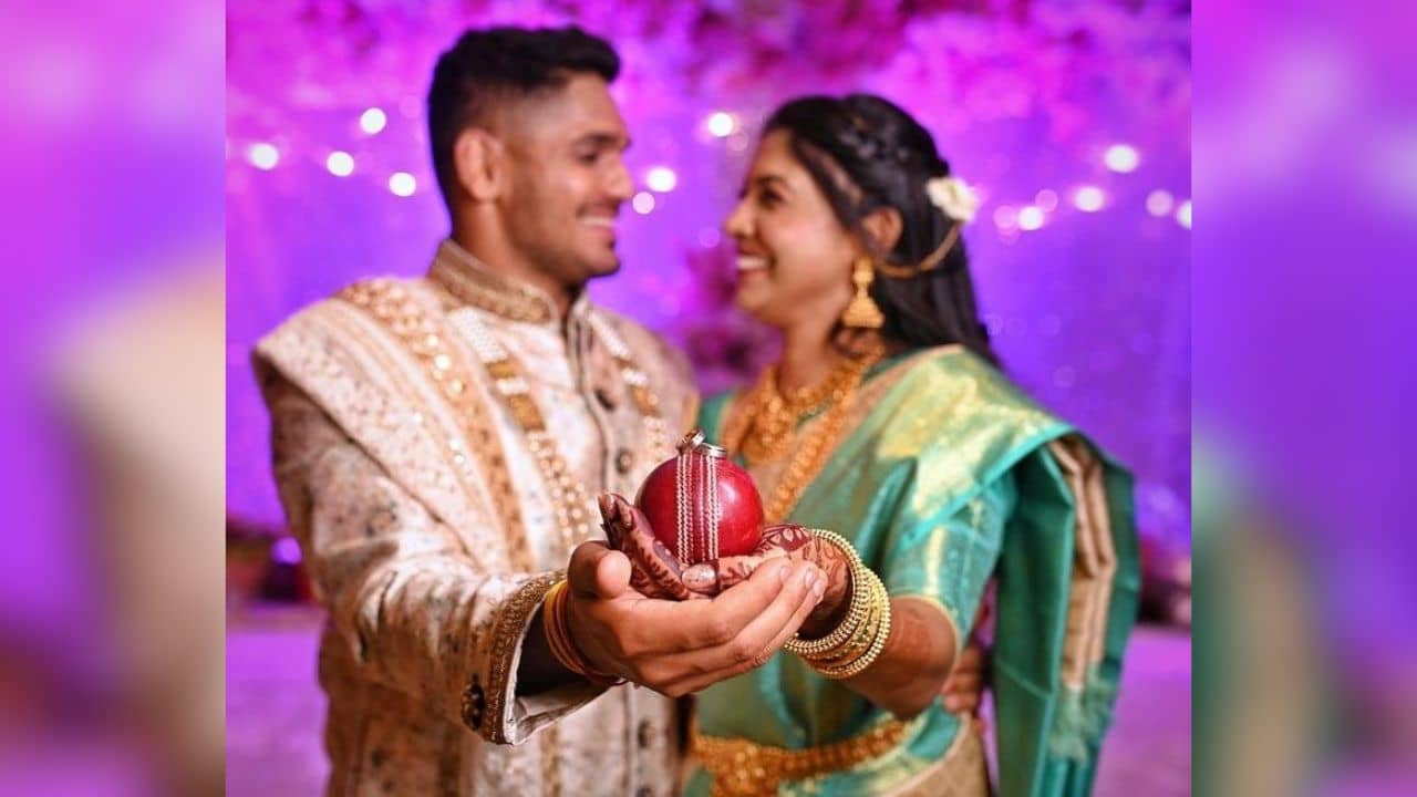 Tushar Deshpande: বিয়ের পিঁড়িতে বসতে চলেছে ধোনির দলের আর এক তারকা, বাগদান সারলেন তুষার দেশপান্ডে