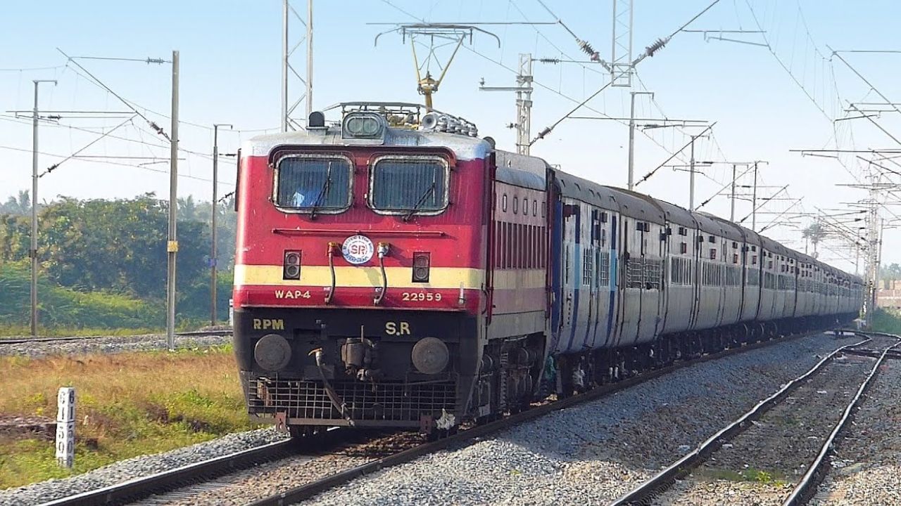 Coromandel Express: ব্রিটিশদের 'শ্রবণদোষে' নাম হয় করমণ্ডল, জড়িয়ে চোল রাজাদের ইতিহাসও Coromandel Express: ব্রিটিশদের 'শ্রবণদোষে' নাম হয় করমণ্ডল, জড়িয়ে চোল রাজাদের ইতিহাসও