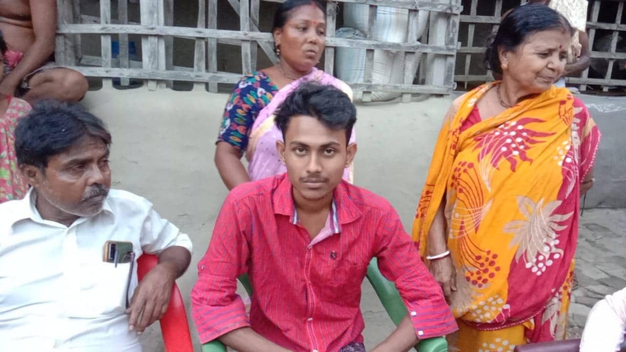 Baleshwar Train Accident: ‘উদ্ধারকারী বাসে উঠতেই বলল হাজার টাকা দিতে হবে’, বালেশ্বর থেকে ফিরে বলছেন বাংলার সৈকত