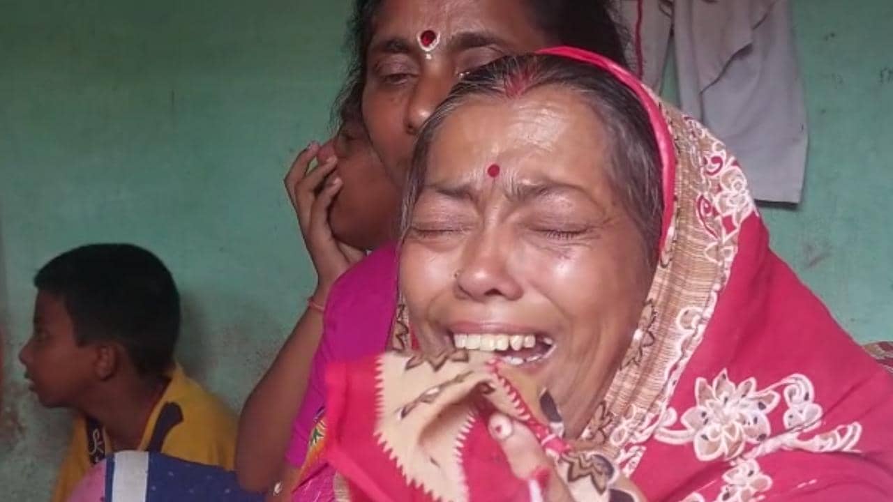 Coromandel Express Accident: এক মাস আগে মৃত্যু ছেলের, অভিশপ্ত করমণ্ডলে ছিল নাতি, পথ চেয়ে বসে প্রৌঢ়া