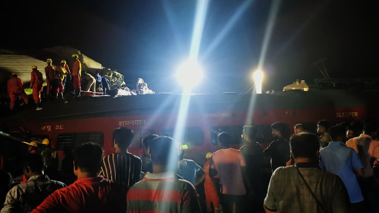 Coromandel Express accident: 'কানফাটা শব্দ, গিয়ে দেখি চারিদিক ভেসে যাচ্ছে রক্তে', এখনও কাঁপছেন প্রত্যক্ষদর্শী