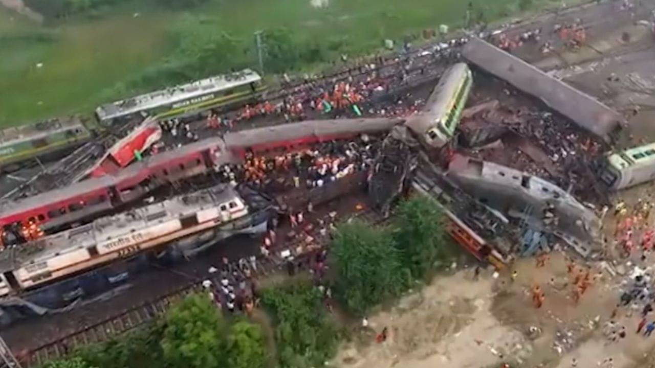 Coromandel Express Derailed: মেইন লাইনে সিগনাল, তবে পয়েন্ট কেন লুপ লাইনে? করমণ্ডল এক্সপ্রেসের দুর্ঘটনায় জোরাল অন্তর্ঘাত তত্ত্ব