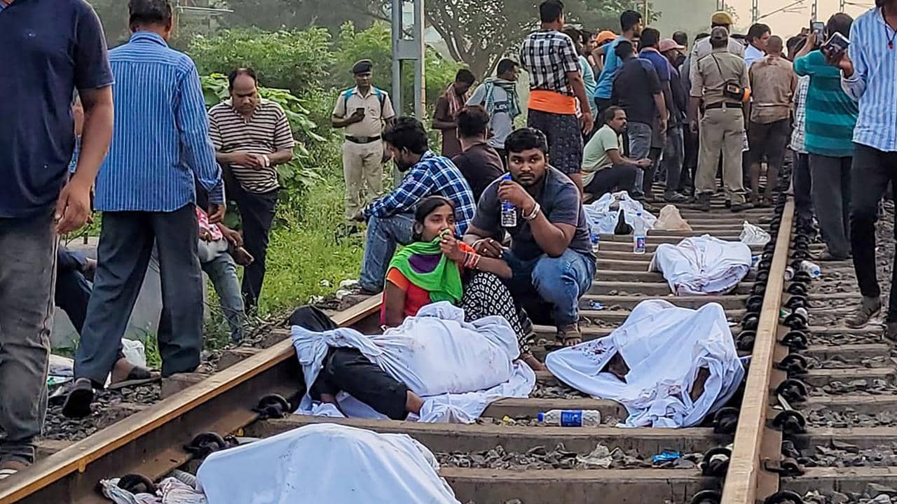Coromandel Express derailed: মৃত্যু উপত্যকা এখন বালেশ্বর, কোন হাসপাতালে কতজন ভর্তি, রইল বিশদ তালিকা