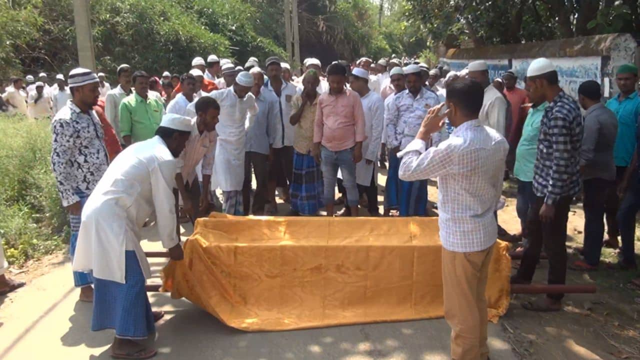 Coromandel Express Accident: দুর্ঘটনার ঠিক আগে ভিডিয়ো কলে শেষ দেখা স্ত্রীর, লাশের স্তুপ থেকে ঘরে ফিরলেন কফিনবন্দি সফিক