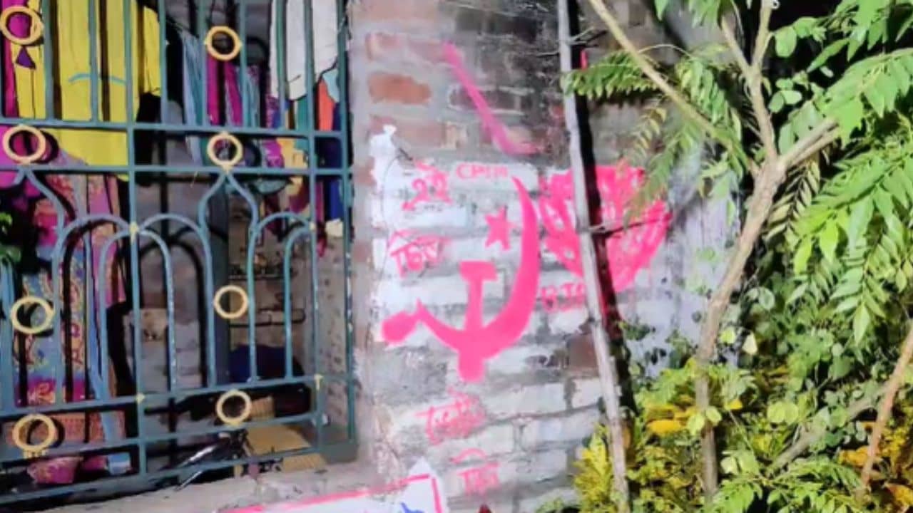 West Bengal Panchayat Elections 2023: সিপিএম-এর থেকে রং-তুলি নিয়ে কাস্তে হাতুড়ি পাশে লাল পদ্ম আঁকলেন ভারতী