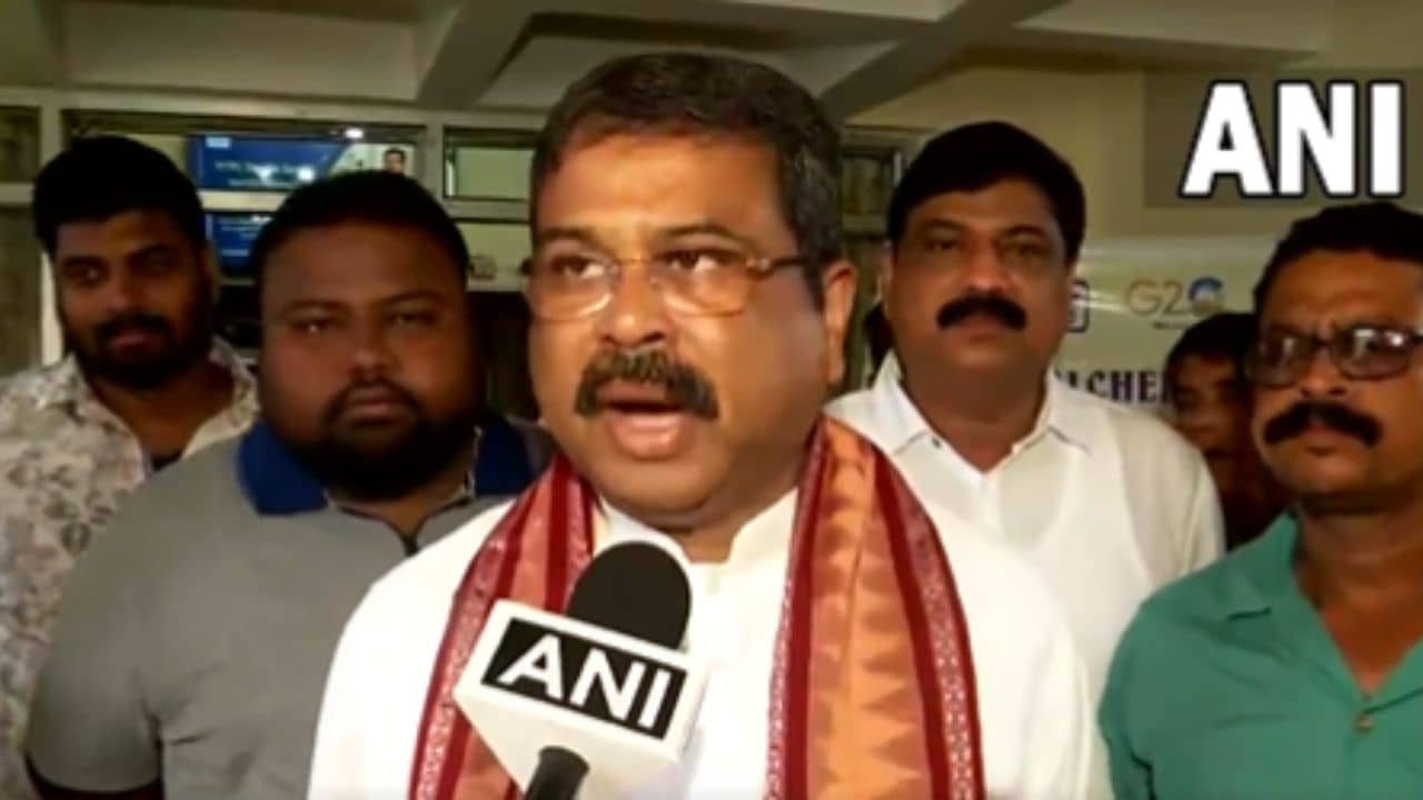 Dharmendra Pradhan: বিরোধীদের এজেন্ডা শুধুই রাজনীতি, সংসদ উত্তাল হওয়ার ঘটনায় তোপ কেন্দ্রীয় মন্ত্রীর