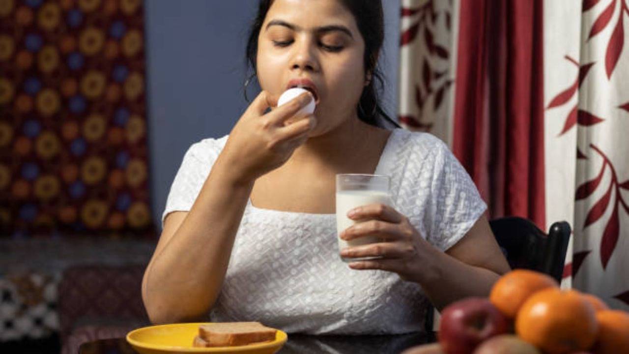 High Protein Foods: ডিমের চেয়েও পুষ্টিকর এই ৫ খাবার, রোজ খেলে কে আটকায় স্ট্যামিনা?