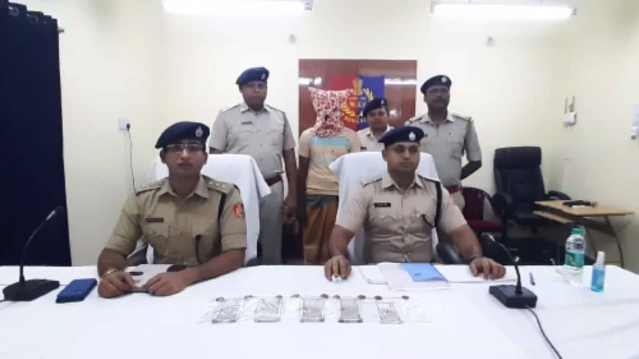 Fake Currency: পকেটে লক্ষাধিক টাকার জাল নোট নিয়ে ঘুর ঘুর করছিল মুর্শিদাবাদের যুবক!