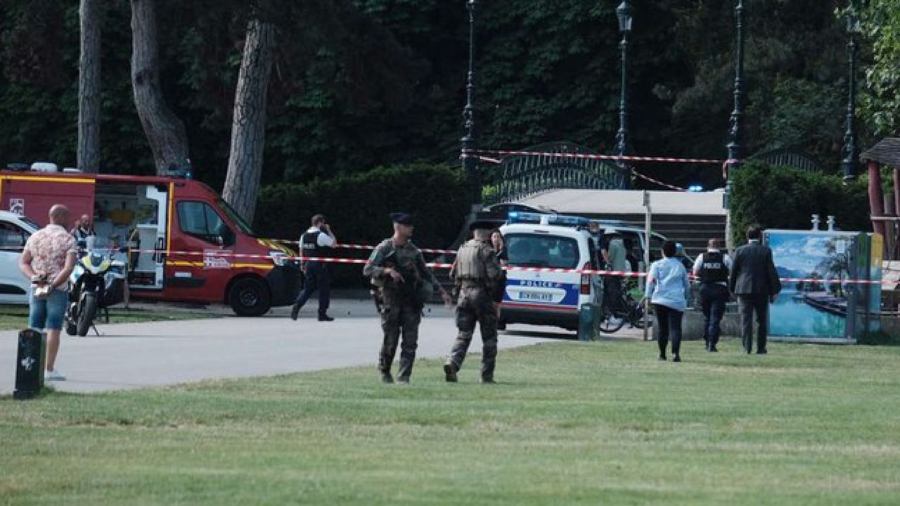 Knife attack in France: পার্কে ঢুকে এলোপাথারি কোপ সশস্ত্র দুষ্কৃতীর, আহত ৮ শিশু-সহ বেশ কয়েকজন