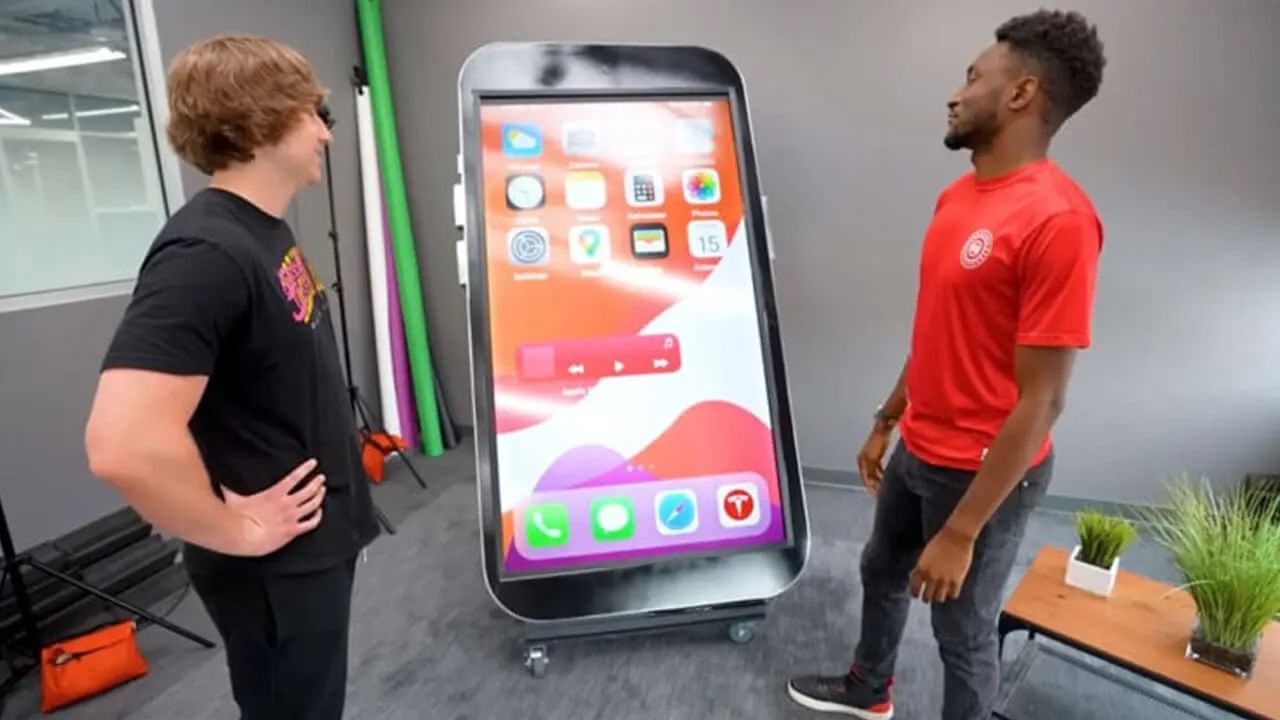 Giant iPhone Camera Display