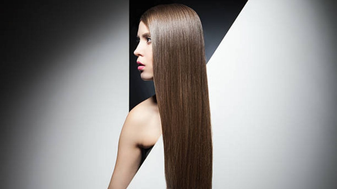 চা পাতা, আর মেথি দিয়ে প্রথমে ভাল করে ফুটিয়ে নিতে হবে। চা পাতা ভাল করে ফুটলে এবার এক চামচ ওটস মেশান। সেই সঙ্গে ১ চামচ চালের গুঁড়ো মেশাতে হবে।