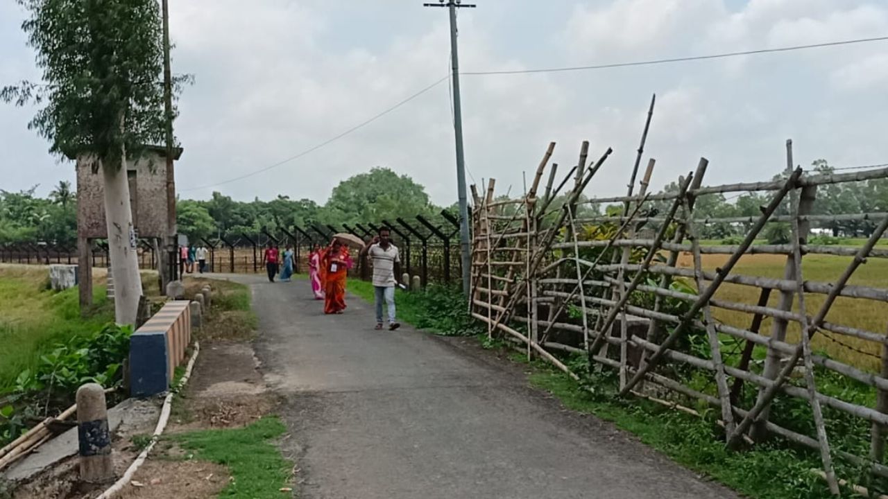 Panchayat Elections 2023: ভোট আসে-যায়, কাটে না আঁধার, হিলি সীমান্তে গ্রামবাসীদের 'স্বাধীনতা'টুকুও প্রশ্নের মুখে