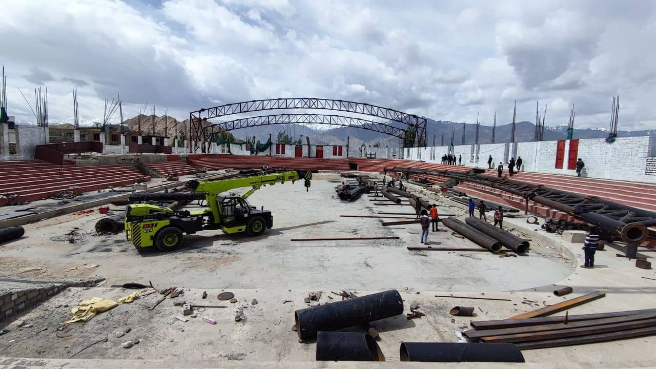 Ice Hockey Rink: লাদাখে যুগান্তকারী উদ্যোগ, সব আবহাওয়ার জন্য প্রস্তুত হচ্ছে আইস হকি রিঙ্ক