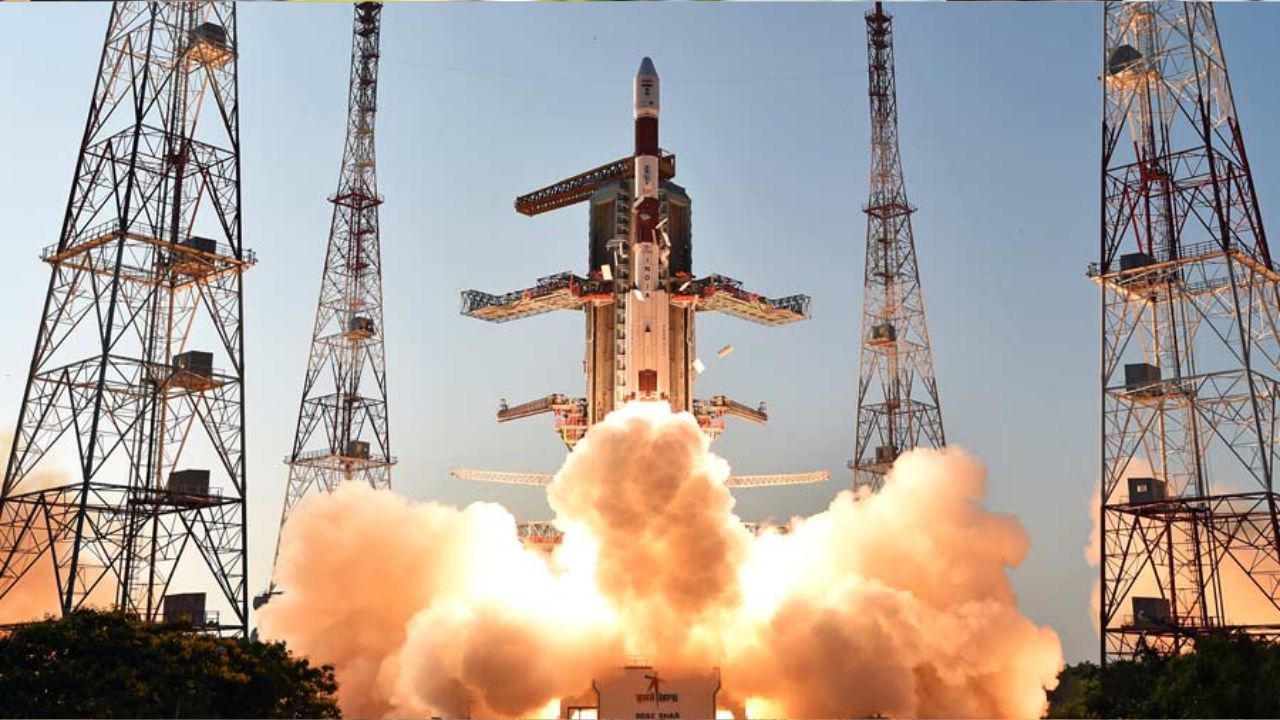 ISRO Gaganyaan Mission: তারায় তারায় লেখা হবে ইসরোর নাম, 'গগনায়নে'র হাত ধরে মহাকাশ ছোঁবে ভারতীয়রা