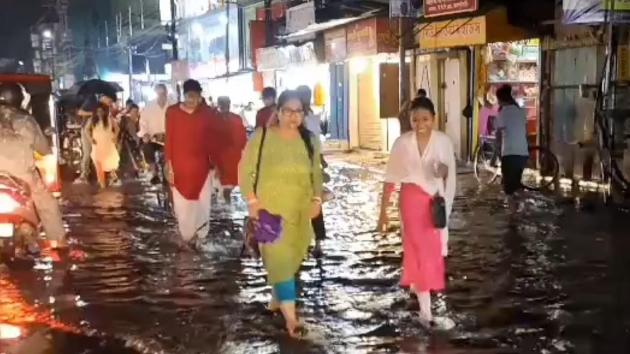 Rain in Jalpaiguri: বর্ষার বৃষ্টিতে ডুবছে গোটা শহর, রেহাই কবে? বেহাল নিকাশি ব্যবস্থা নিয়ে ক্ষোভে ফুঁসছেন জলপাইগুড়ির বাসিন্দারা