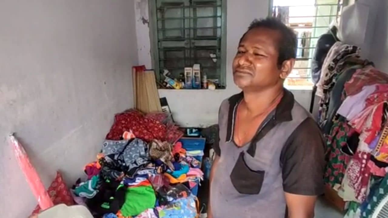 Kalna Hospital: সুপার স্পেশালিটি হাসপাতালের শৌচাগার দেখে চোখ কপালে সাংসদের, খাট পেতে বিক্রি হচ্ছে জামাকাপড়