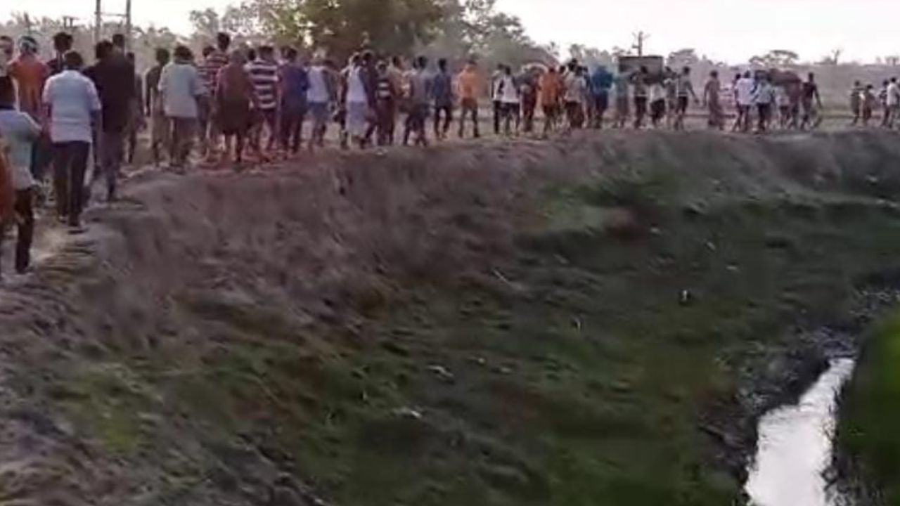 Balasore Train Accident death: পরপর জ্বলল চার চিতা, খেজুরিতে যেন শ্মশানের স্তব্ধতা Balasore Train Accident death: পরপর জ্বলল চার চিতা, খেজুরিতে যেন শ্মশানের স্তব্ধতা