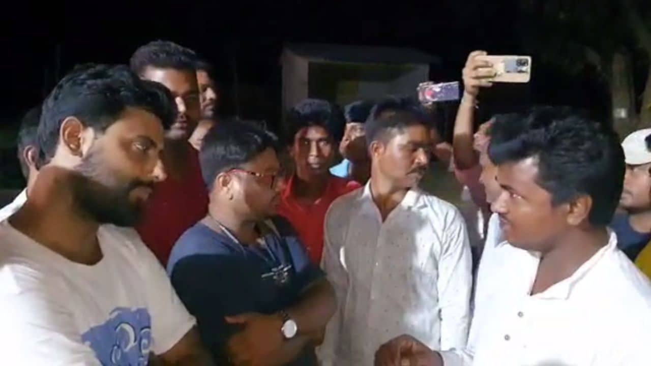 Kurmi Protest: কুড়মি আন্দোলন নিয়ে বামেদের অবস্থান কী? সৃজন ভট্টাচার্যের গাড়ি আটকে প্রশ্ন বিক্ষোভকারীদের