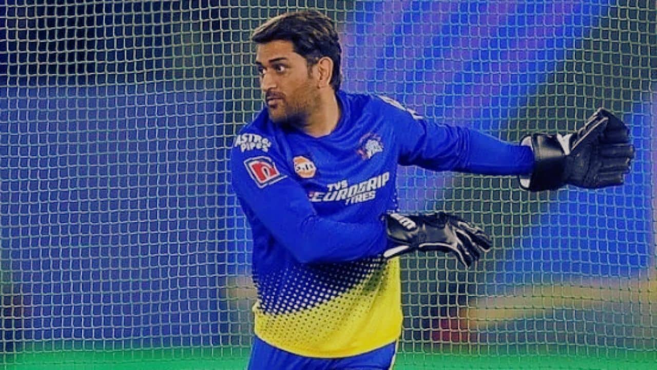 MS Dhoni : অস্ত্রোপচারের পর প্রথমবার প্রকাশ্যে ধোনি, পেটপুরে খেলেন দক্ষিণ ভারতীয় খাবার