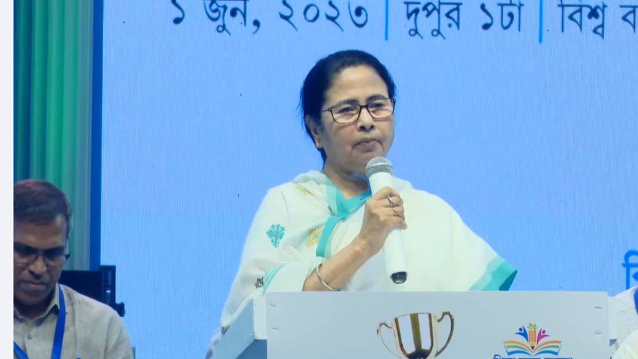 Mamata Banerjee: ৪ বছরের ডিগ্রি কোর্স চালু না করলে আমরা পিছিয়ে পড়ব, কেন্দ্রের নীতি নিয়ে মুখ খুললেন মমতা
