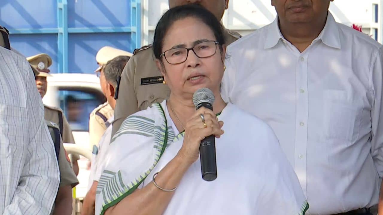 Mamata Banerjee: অমানবিক! ওর মা অসুস্থ, তখনই বলতে পারত তুমি যেও না, রুজিরাকে আটকানোয় বিরক্ত মমতা