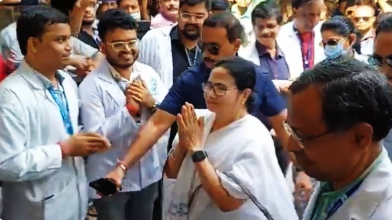 Coromandel Express derailed live Updates: সত্যিটা বেরিয়ে আসুক, আহতদের সঙ্গে সাক্ষাতের পর বললেন মমতা