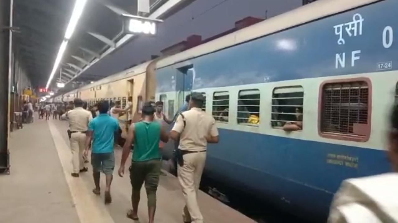 Indian Railway: বর্ধমানে চলন্ত ট্রেনেই প্রসব যন্ত্রণা, রেল কর্মীদের উদ্যোগে ফুটফুটে পুত্র সন্তানের জন্ম পরিযায়ী শ্রমিকের