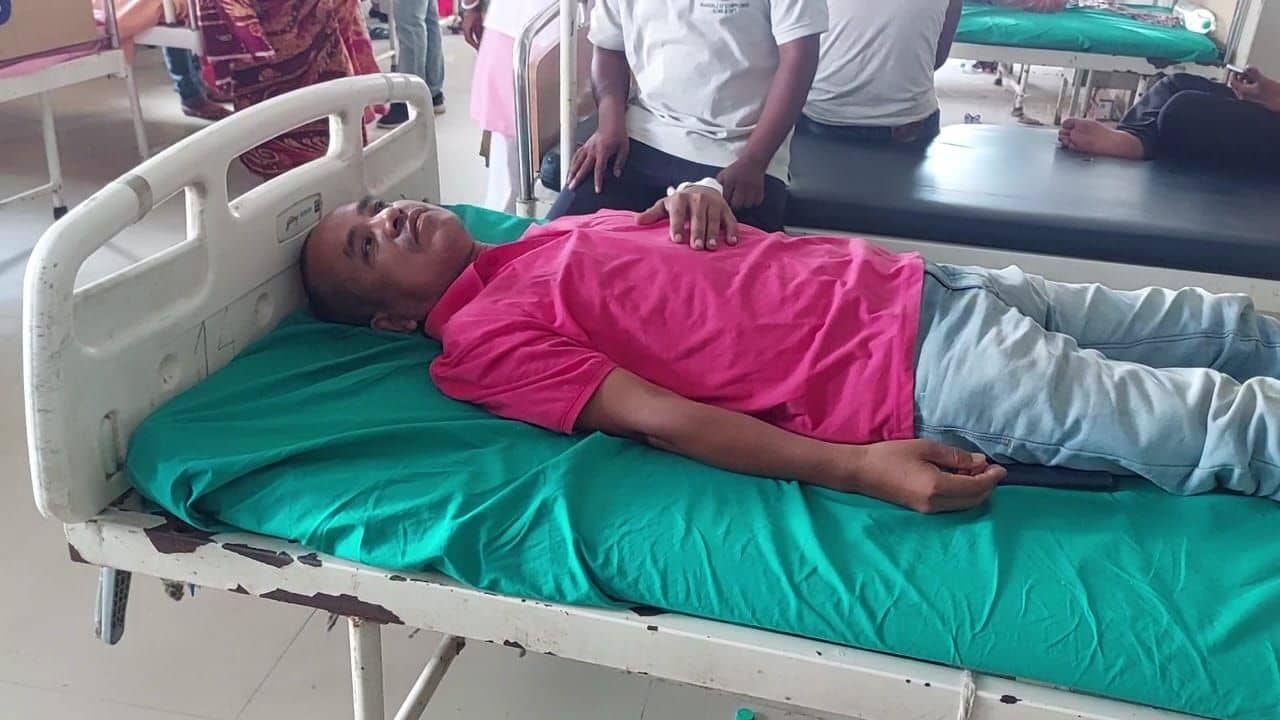 North Dinajpur TMC: গোষ্ঠী সংঘর্ষে তপ্ত রায়গঞ্জ, আক্রান্ত তৃণমূলের অঞ্চল সভাপতি