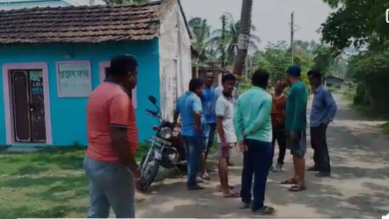 Nadia TMC: পার্টি অফিসে বসা নিয়ে ‘বোমাবাজি’, কাঠগড়ায় সেই তৃণমূল বনাম তৃণমূলই