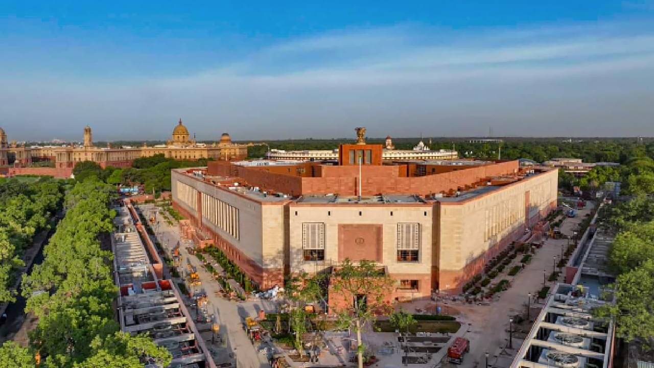 Parliament Building: ইতিহাসের একটি অধ্যায়ের শেষ করে নতুন অধ্যায় শুরুর অপেক্ষা...