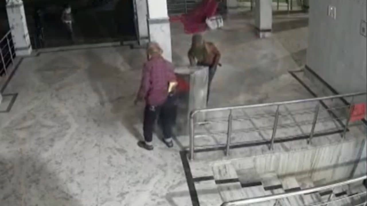 Chopra Robbery: মন্দিরের পাহারায় সিভিক ভলেন্টিয়ার, দানপত্র লুঠ করে পিটিয়ে গেল চোরেরা