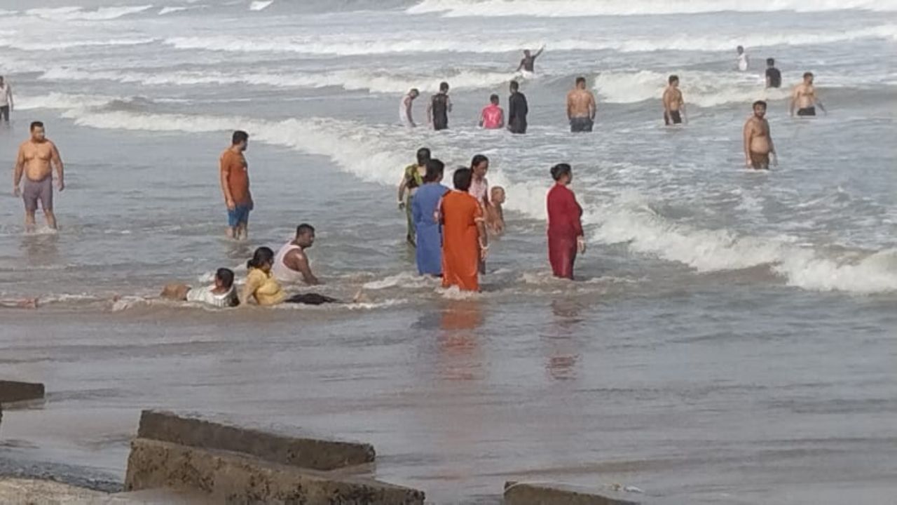 Digha: মুহূর্তের অসতর্কতা, আচমকা ঢেউয়ের ধাক্কায় দিঘার সমুদ্রে তলিয়ে গেল ঝাড়খণ্ডের কিশোর