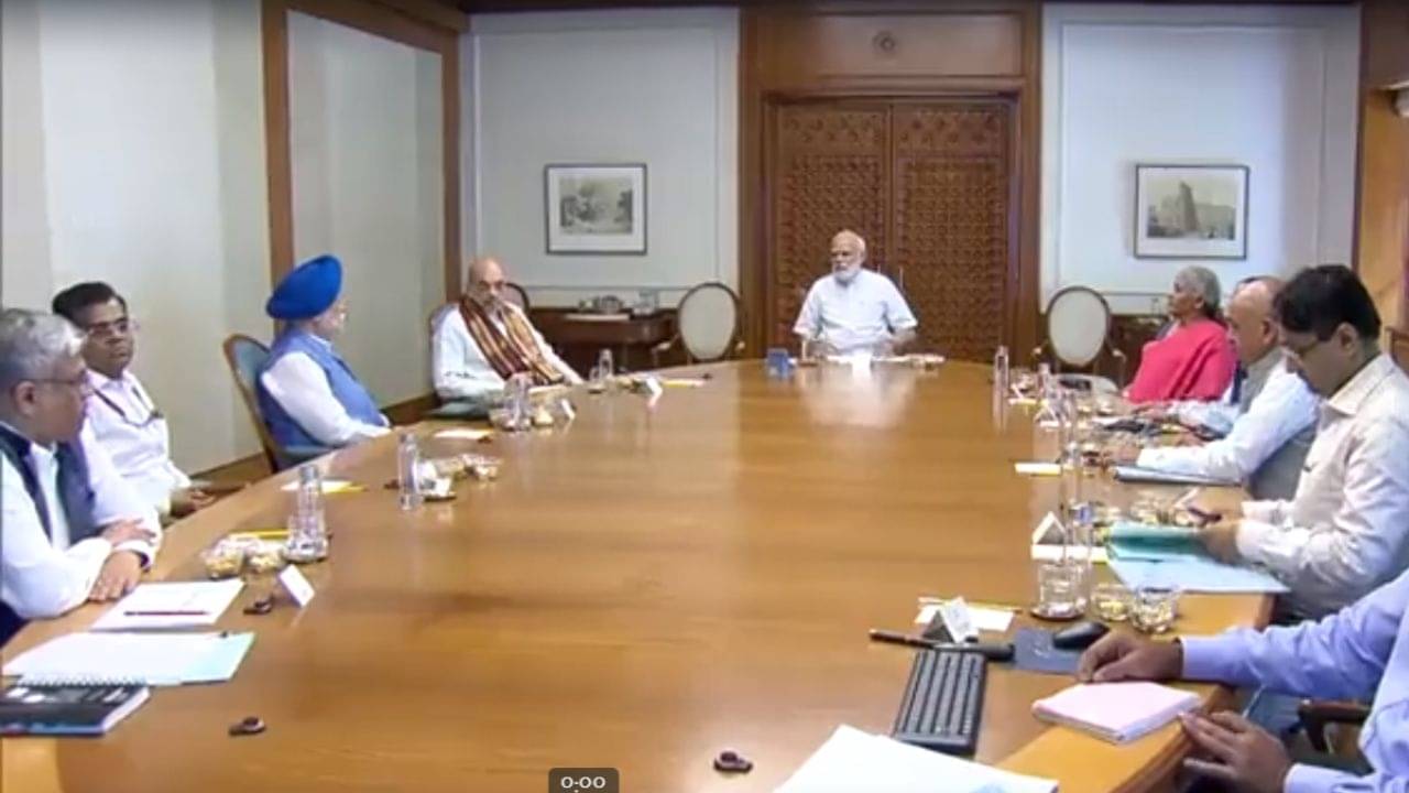 PM Narendra Modi: মণিপুরের পরিস্থিতি নিয়ে জরুরি বৈঠকে প্রধানমন্ত্রী মোদী, যোগ দিলেন নির্মলা-হরদীপ সিং পুরীও