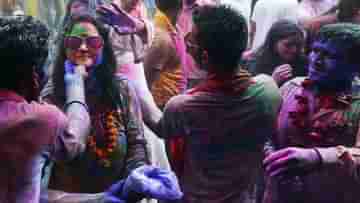 Pakistan bans Holi: ইসলামী পরিচয় রক্ষায় উৎসবে কোপ, রঙ হারালো পাকিস্তানি বিশ্ববিদ্যালয়গুলি