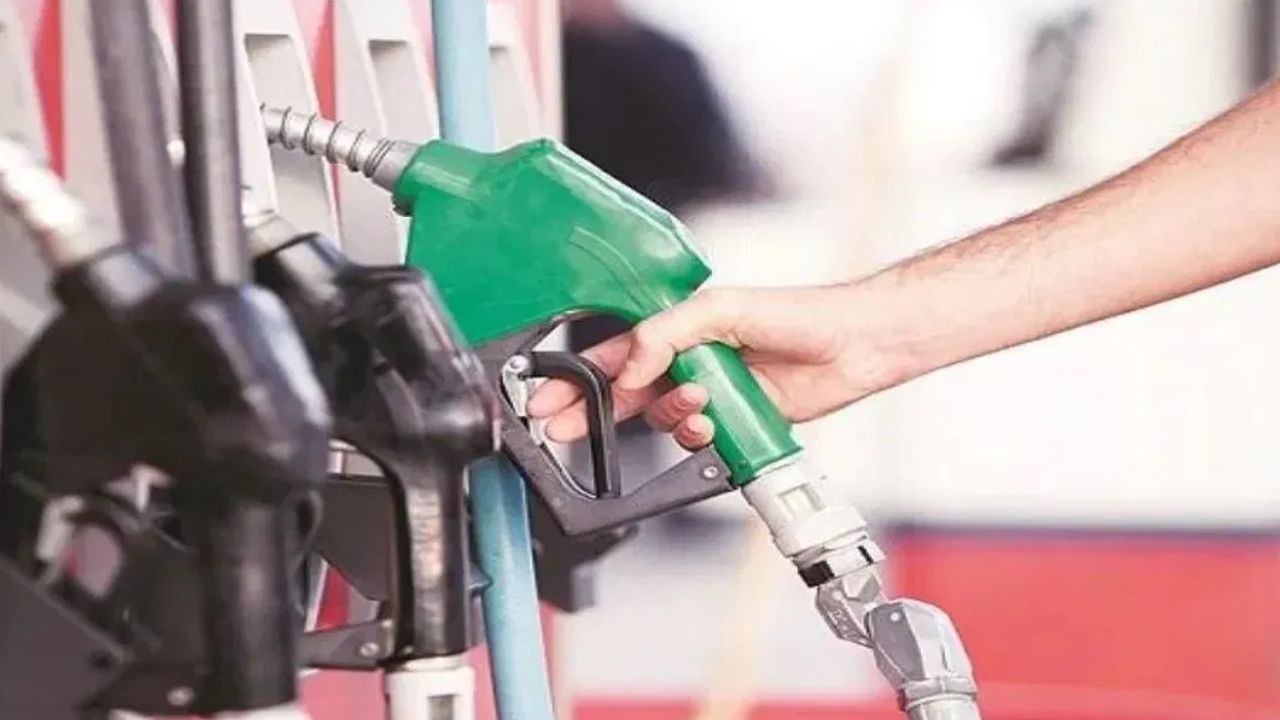 Petrol-Diesel Price: সস্তা হতে চলেছে পেট্রোল-ডিজেল