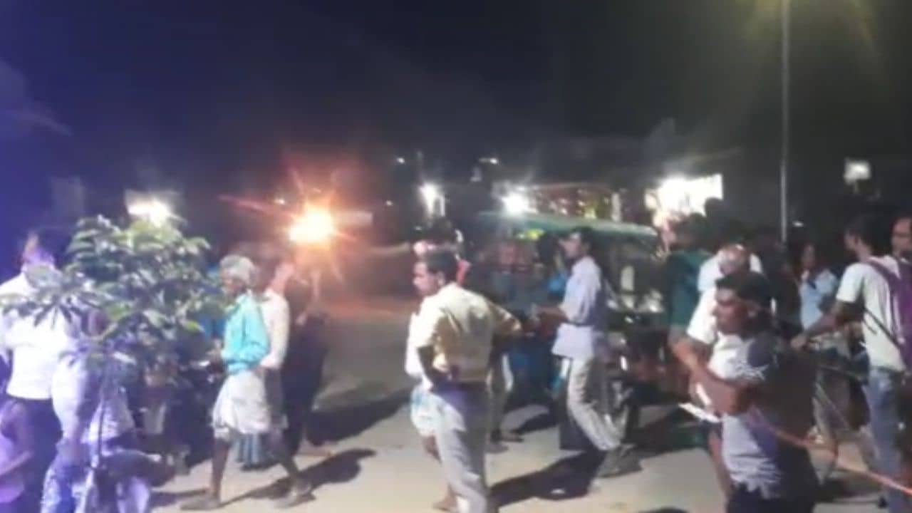 Raiganj TMC: তৃণমূল বিধায়কের বিরুদ্ধে সরব দলের সংখ্যালঘু নেতা-কর্মীরা, গোষ্ঠীদ্বন্দ্বের অভিযোগ রায়গঞ্জে