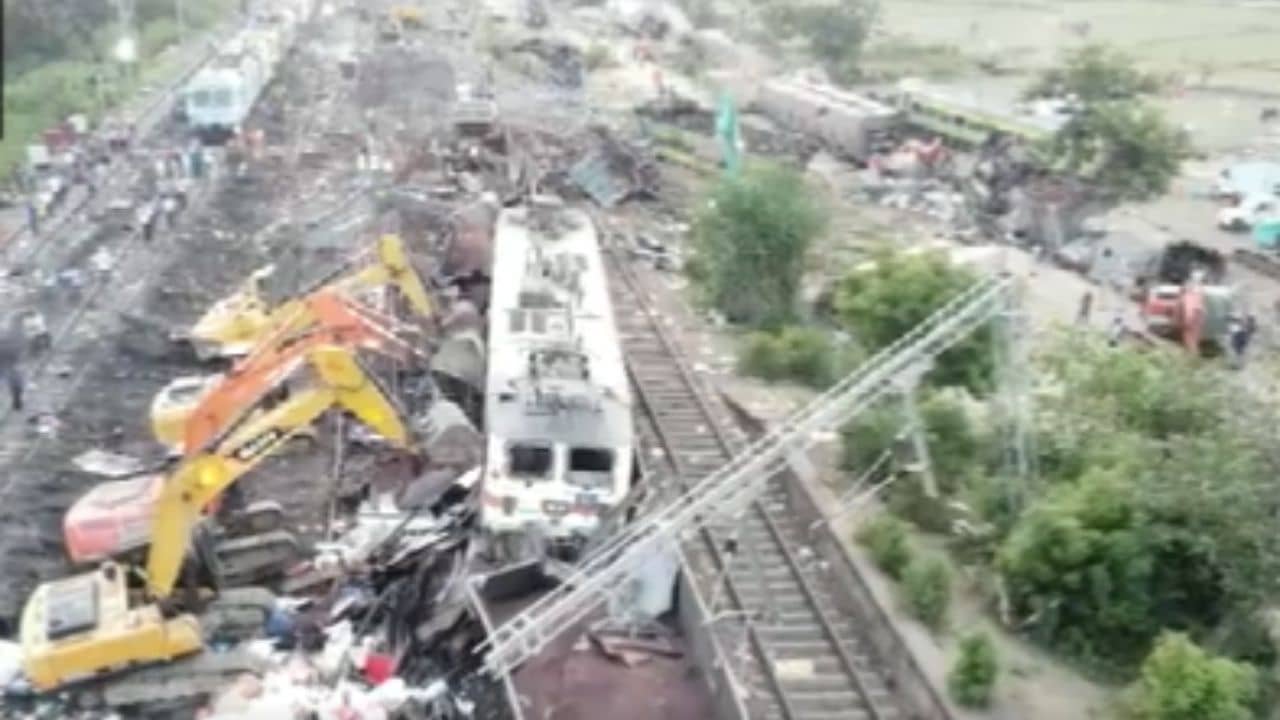Train Cancellation: করমণ্ডল এক্সপ্রেসের দুর্ঘটনার জেরে আজও বাতিল বহু ট্রেন, দেখে নিন তালিকা